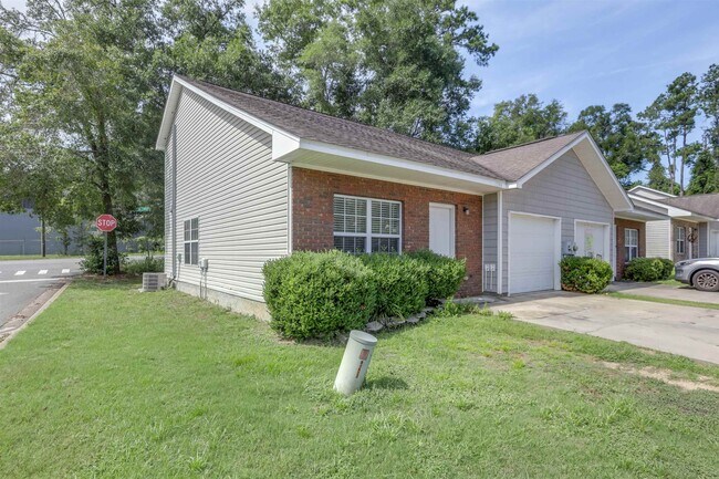 Foto del edificio - 1744 Corey Wood Cir