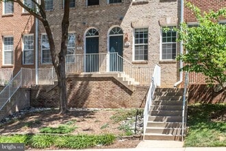 Building Photo - 2664 Manhattan Pl