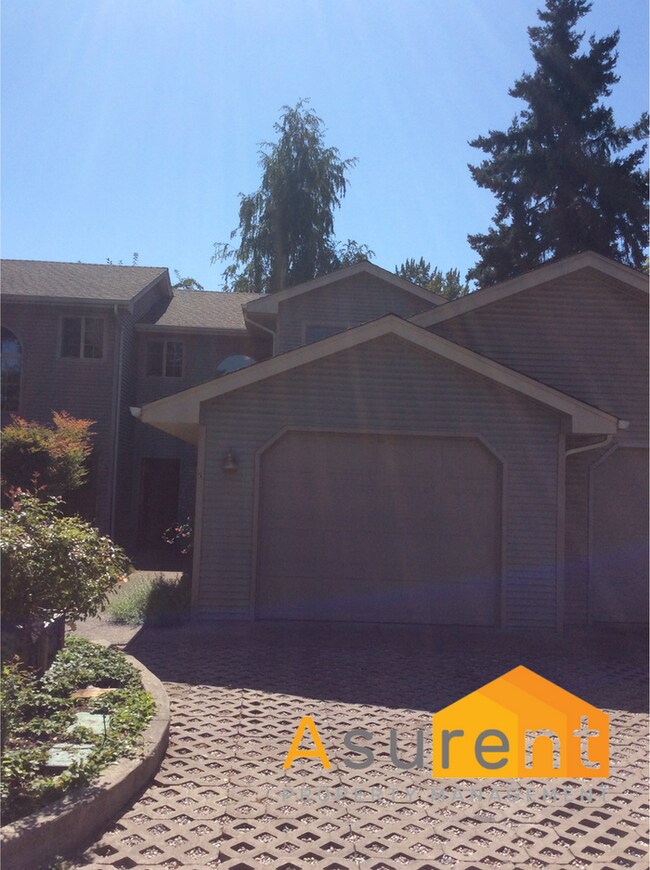 Foto del edificio - 2-Bedroom Townhouse Close to Hospitals, Great Private, Central Location!