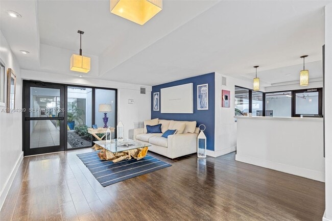 Building Photo - 5845 Collins Ave