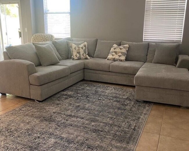 Sala de estar - 6340 Rubylyn Ave