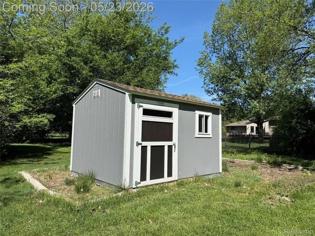 Building Photo - 896 Grace Ave