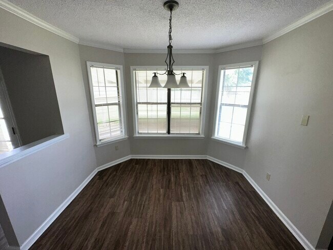 Building Photo - 7332 Isherwood - Available Now!