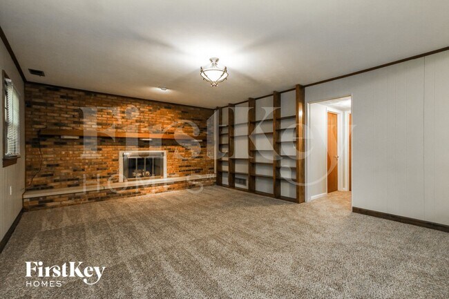 Foto del edificio - 8341 Rodney Dr