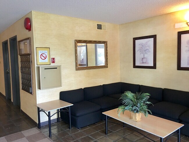 Foto del edificio - Large 3 bedroom, 2 bathroom condo with ama...