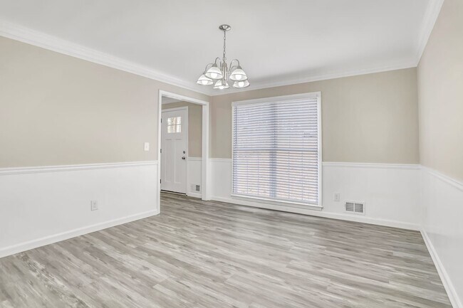 Foto del edificio - 491 Cricket Hill Trl