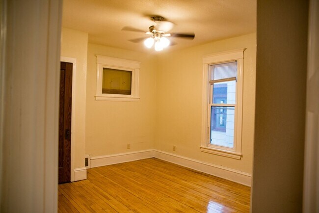 Building Photo - 4 bedroom 2 bath available 9/1/2023