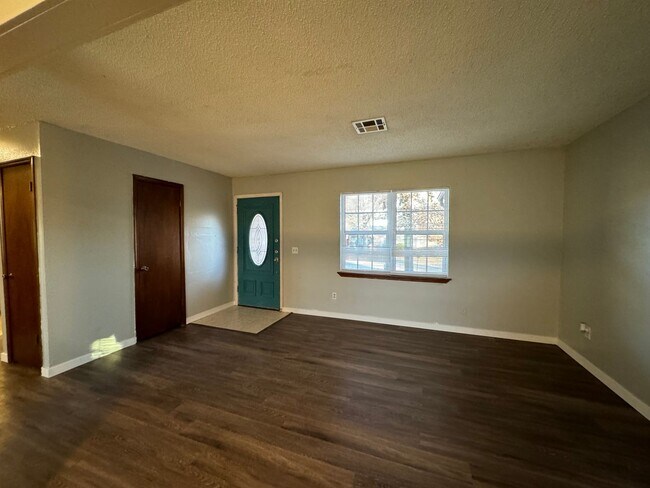 Foto del edificio - Charming home in North Edmond + 2 bedrooms