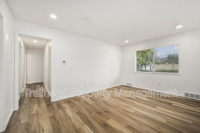 Building Photo - 8300 Robinson St