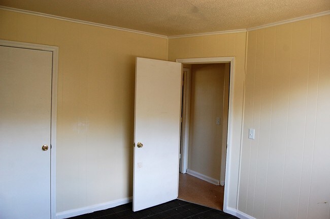 Building Photo - 988 Houck St