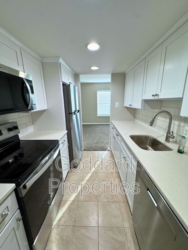 Foto del edificio - 8843 Hayshed Ln