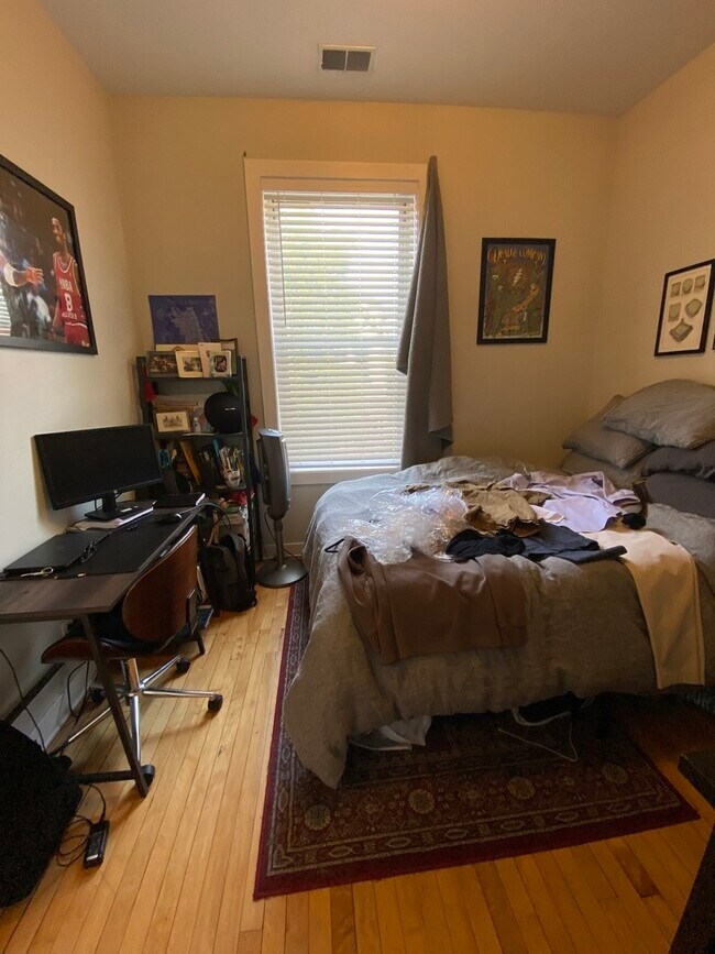 Foto del edificio - 2778 N Kenmore Ave