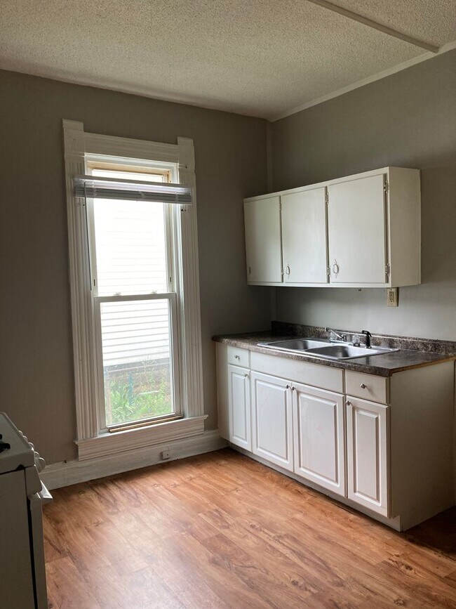 Foto del edificio - 305 E 9th St