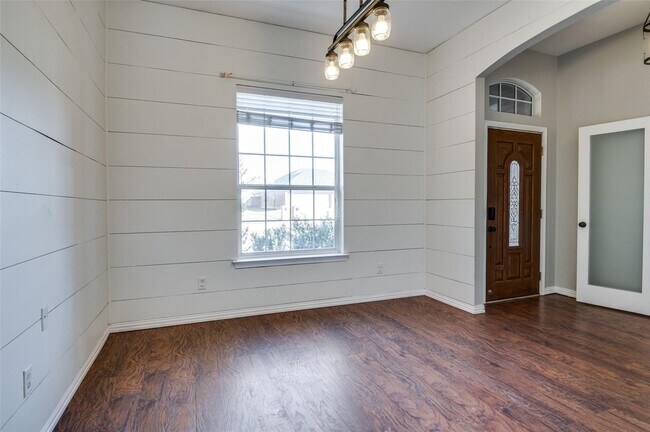 Building Photo - Amazing 3 Bed, 2 Bath Rental Available in ...