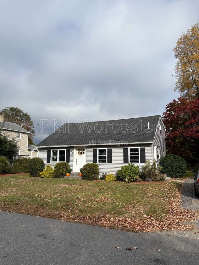 Primary Photo - 9 Greenwood Dr