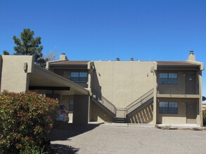Building Photo - 305 Geraldine Rd SE