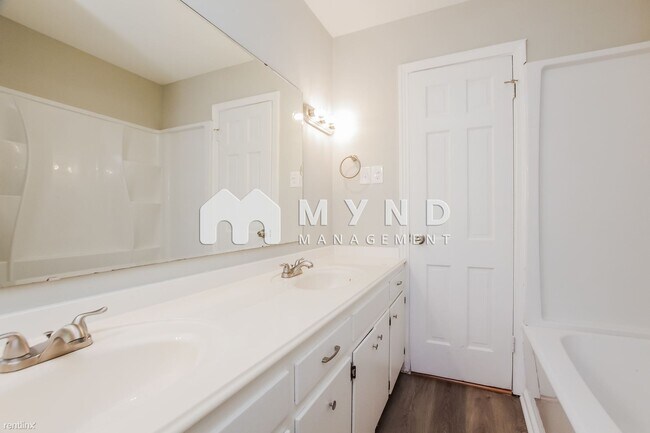 Building Photo - 4 br, 2 bath House - 1206 Sycamore St