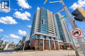 Building Photo - 5 Wellington St S
