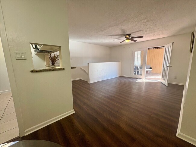 Foto del edificio - 2744 Briarhurst Dr