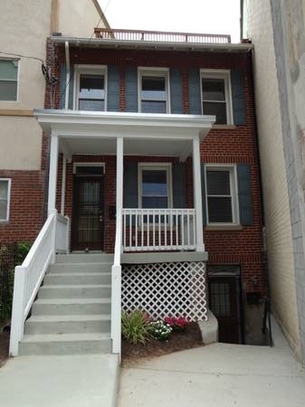 Front entrance and porch to apartment - 2243 Shannon Pl SE