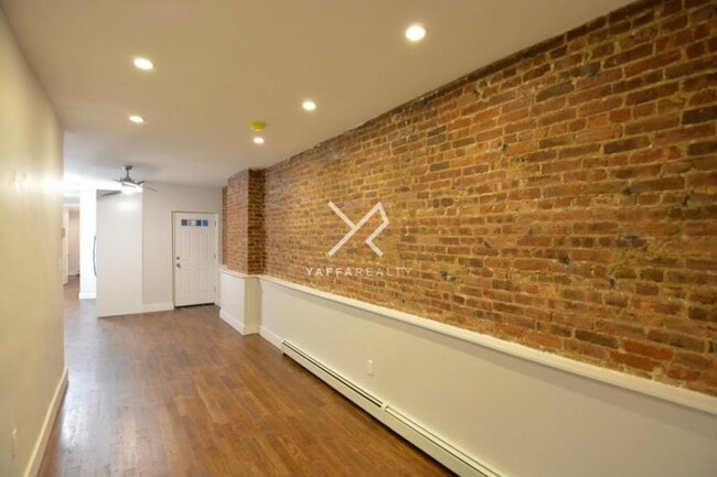 Foto del edificio - 2 bedroom in Flushing NY 11385