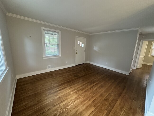 Foto del edificio - 5004 Patterson Ave