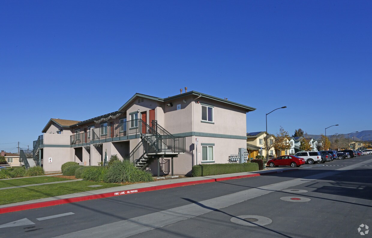 Foto del edificio - Monterey Street Apartments