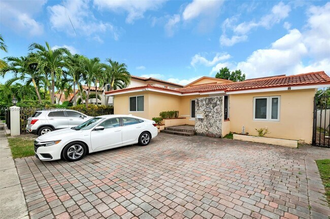 Foto del edificio - 2754 SW 13th St