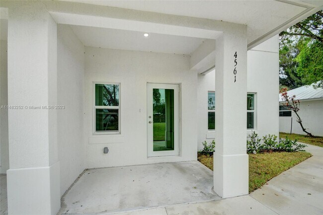 Building Photo - 4559 Gulfstream Rd