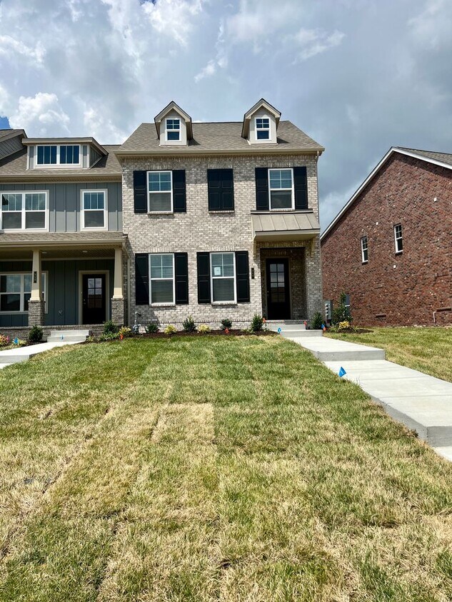 Primary Photo - Half Off First Month's Rent! Beautiful 3 B...