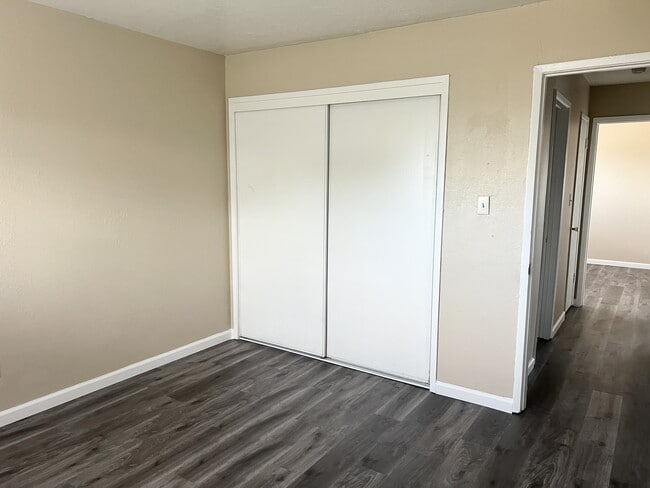 Building Photo - 516 W Tregallas Rd