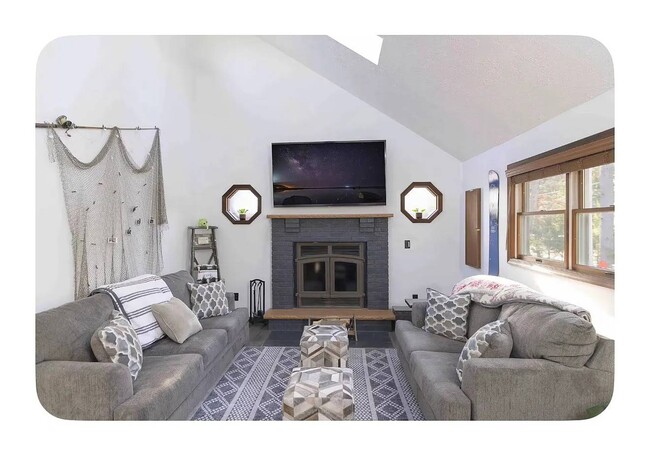 Building Photo - 1188 Alpine Dr