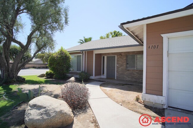 Building Photo - Lovely Home In Southwest Bakersfield!
