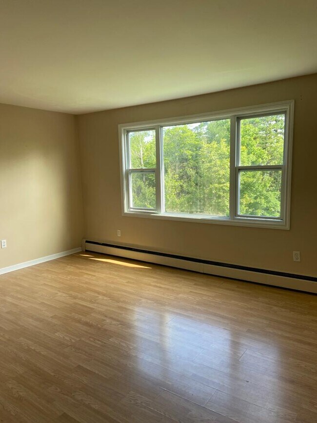 52 Bissett Rd Unit 10, Cole Harbour, NS B2V 2T5 Apartment for Rent in