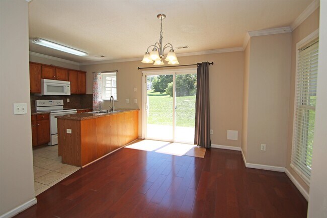 Foto del edificio - 760 Camelot Ln