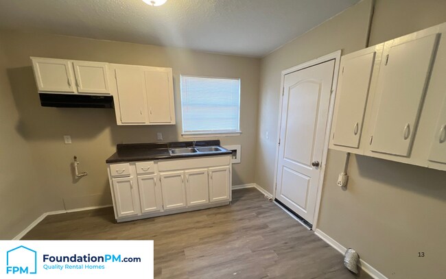 Building Photo - 4422 Suncrest Dr