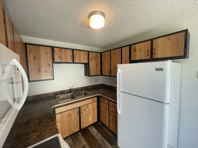 Foto del edificio - Two bedroom, one and bathroom townhome loc...
