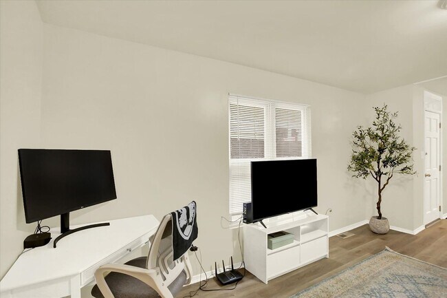 Building Photo - 407 Boas St