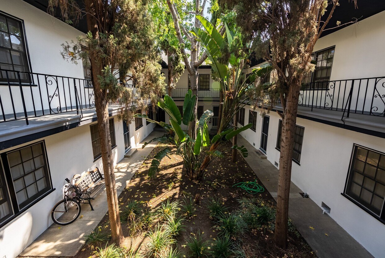 Foto del edificio - 7056 Lanewood Ave