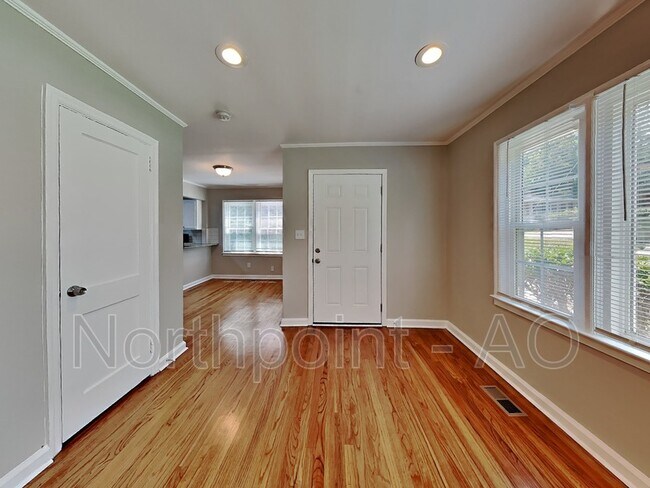 Foto del edificio - 2043 Verbena St NW