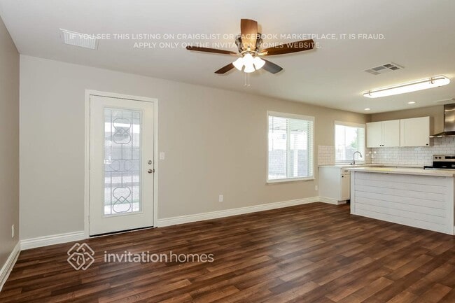 Foto del edificio - 6445 W Carol Ave
