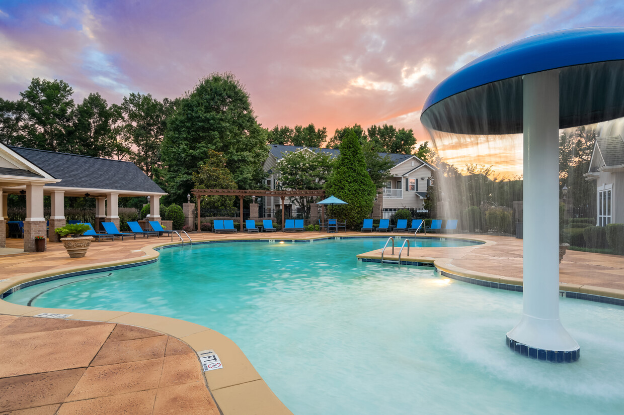 Piscina Oeste - Villas at Houston Levee East