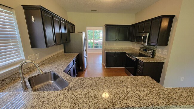 Building Photo - 3 Bed, 2.5 Bath Home Available in Greer