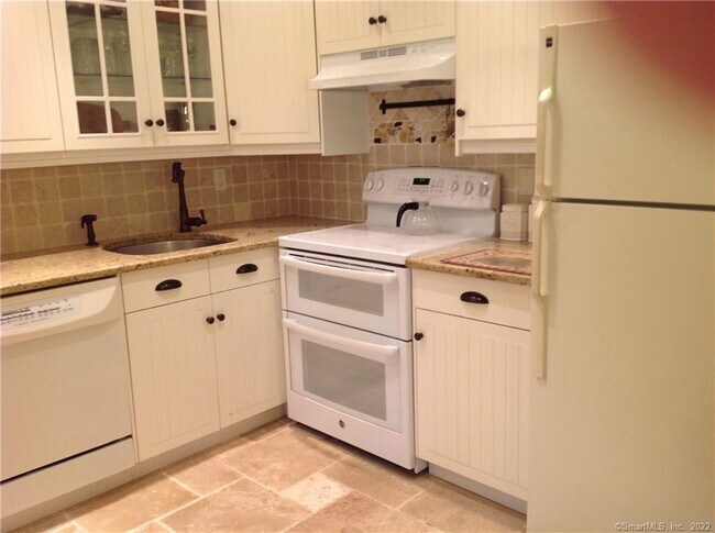 Building Photo - 71 Aiken St