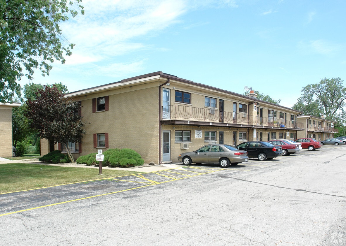 12 King Arthur Ct, Northlake, IL 60164 Apartments in Northlake, IL