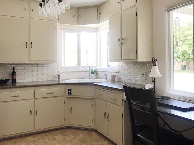 Corner window kitchen, with area for desk or cafe table by a window to the front yard - 3416 Mackland Ave NE