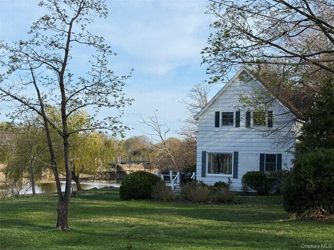 Foto del edificio - 329 Centre Island Rd