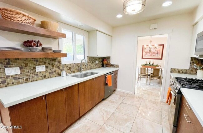 Building Photo - 1255 E Riviera Dr