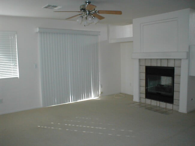 Building Photo - 628 Rolling Valley Way