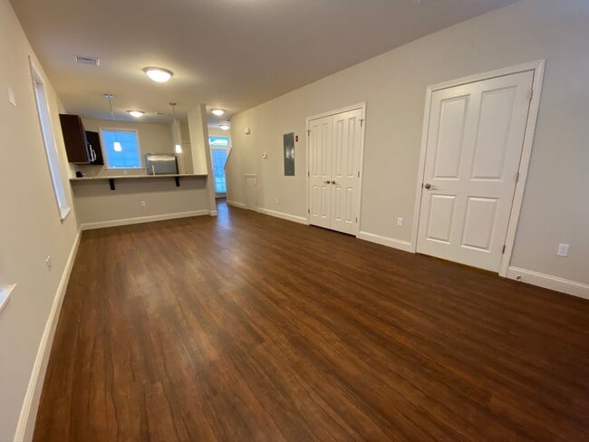 Building Photo - 251 Bayberry Cir